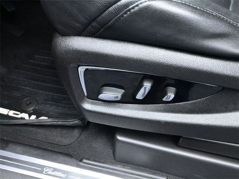 Used 2016 Cadillac Escalade Luxury image 9