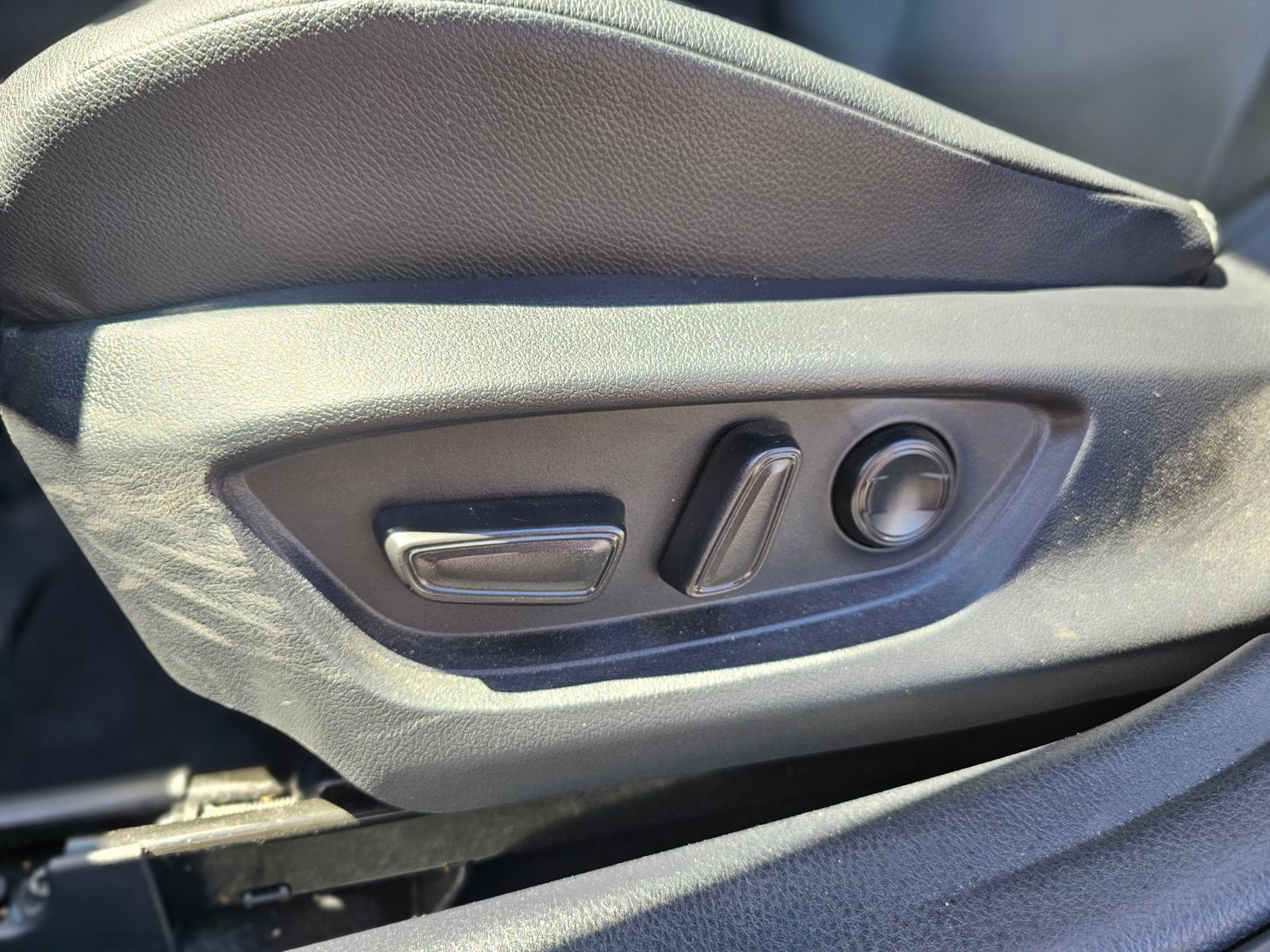 Used 2025 Toyota Camry XLE FWD image 23