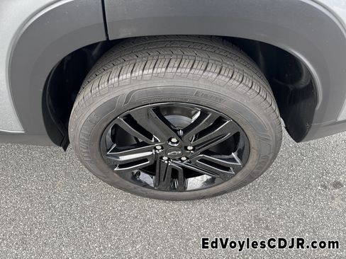 Used 2024 Chevrolet Trax ACTIV w/ Sunroof Package image 24