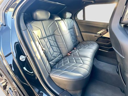 Used 2023 BMW 760i xDrive image 28