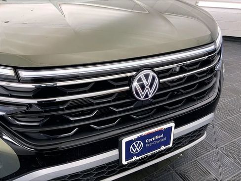 Certified 2025 Volkswagen Atlas Peak Edition SE AWD/4WD image 30