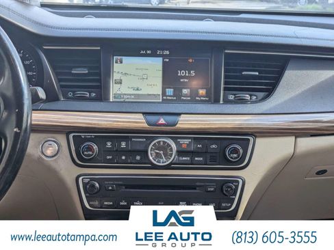 Used 2017 Kia Cadenza Premium w/ Luxury Package FWD image 16