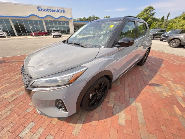 Used 2023 Nissan Kicks SR w/ SR Premium Package FWD image 27