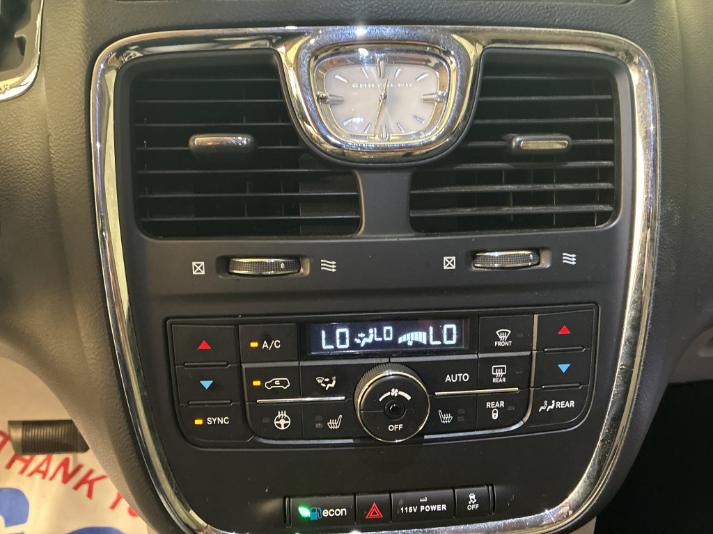 Used 2014 Chrysler Town & Country Touring w/ Driver Convenience Group FWD image 15