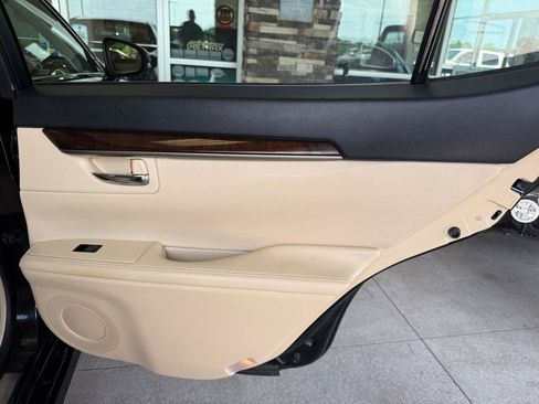 Used 2014 Lexus ES 350 w/ Luxury Package FWD image 16