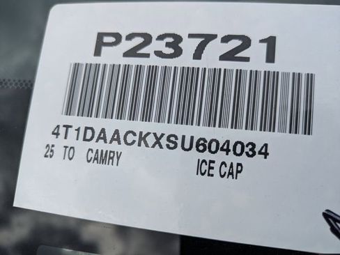 Used 2025 Toyota Camry SE image 34