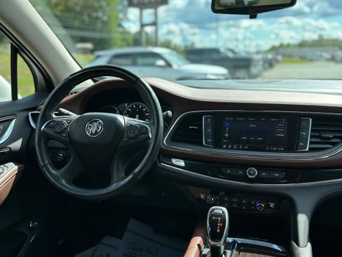 Used 2021 Buick Enclave Avenir w/ Avenir Technology Package AWD/4WD image 9
