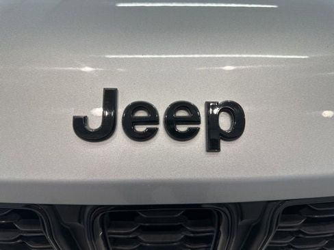 Used 2023 Jeep Grand Cherokee L Laredo image 13