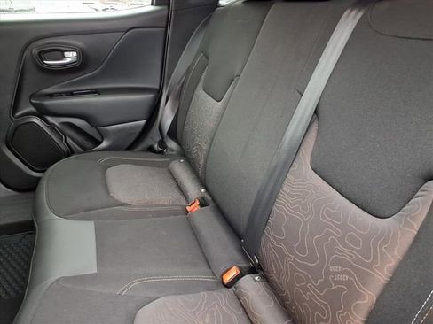 Used 2023 Jeep Renegade Latitude image 6