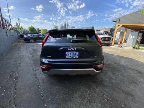 Used 2023 Kia Niro EX Touring FWD image 5