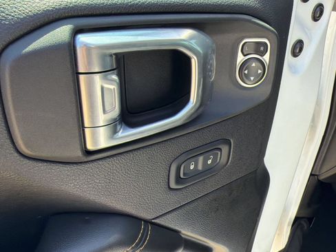 Used 2024 Jeep Wrangler Unlimited Sahara AWD/4WD image 28