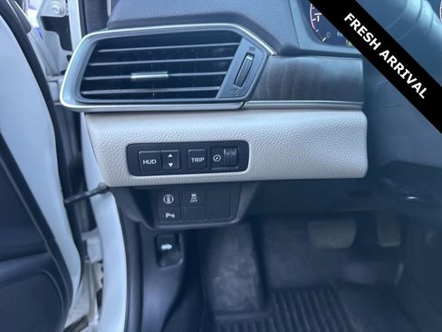 Used 2019 Honda Accord Touring image 12