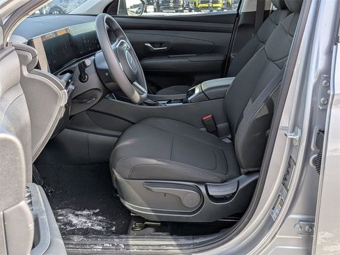 Used 2025 Hyundai Tucson SE image 11