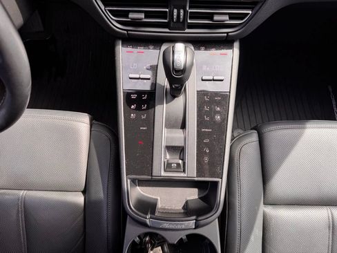 Certified 2023 Porsche Macan S AWD/4WD image 25