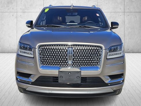Used 2019 Lincoln Navigator Reserve image 2