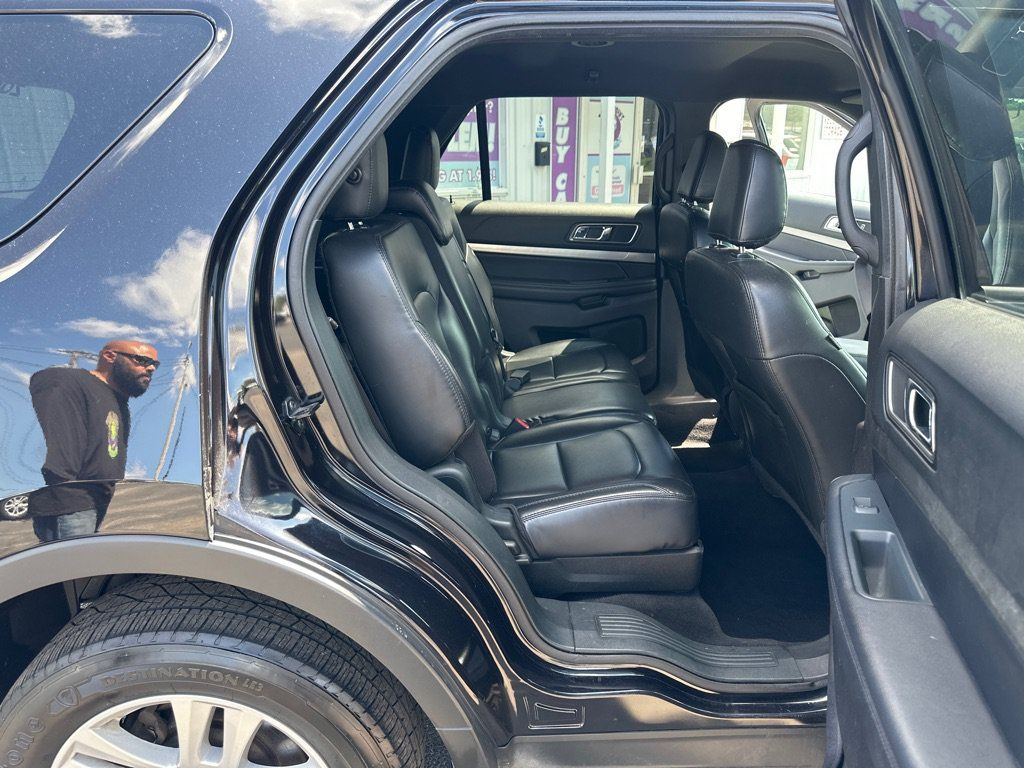 Used 2019 Ford Explorer XLT w/ Equipment Group 202A AWD/4WD image 21