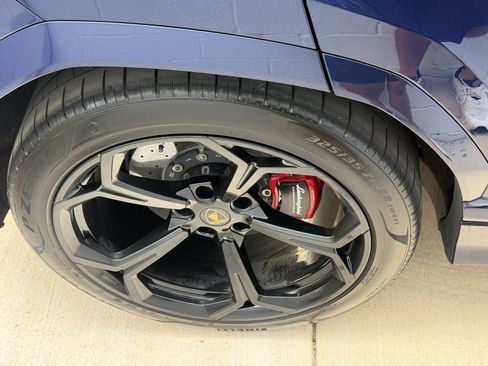 Used 2019 Lamborghini Urus AWD/4WD image 15