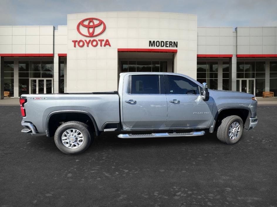 Used 2025 Chevrolet Silverado 2500 LTZ w/ LTZ Premium Package AWD/4WD image 21