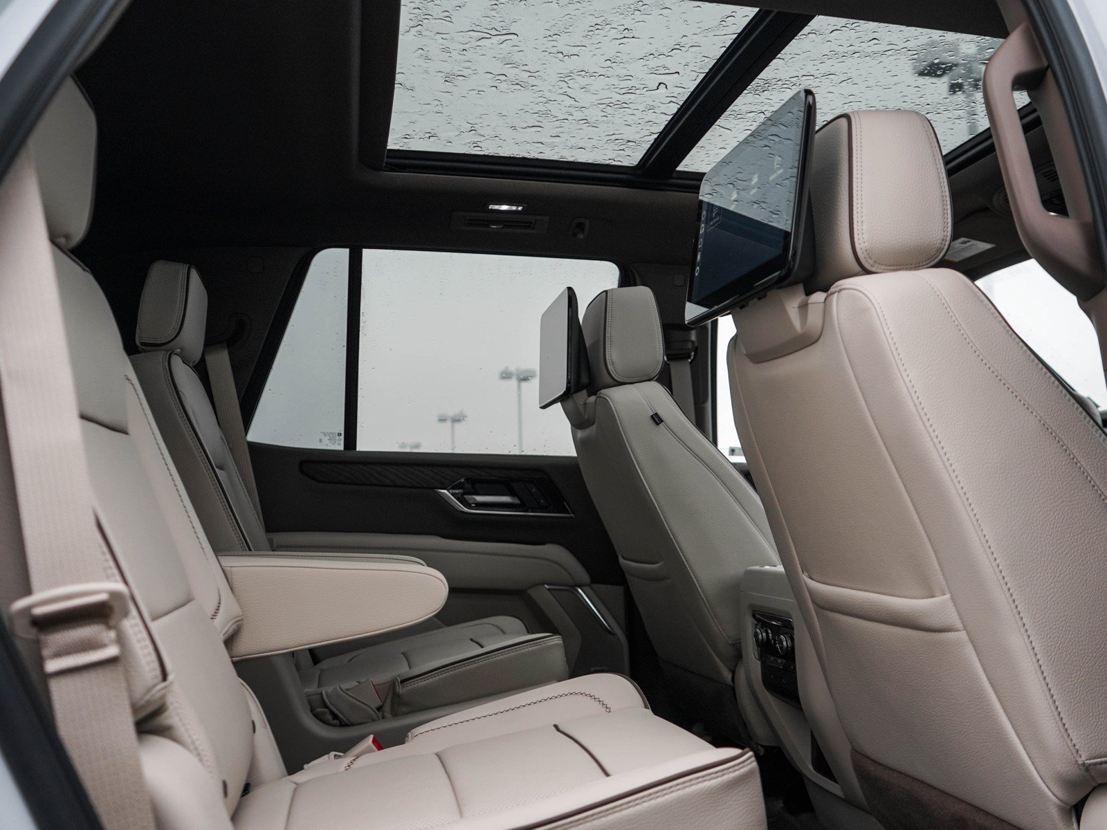 New 2026 GMC Yukon Denali w/ Denali Reserve Package AWD/4WD image 14