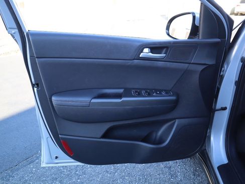 Used 2020 Kia Sportage S image 24