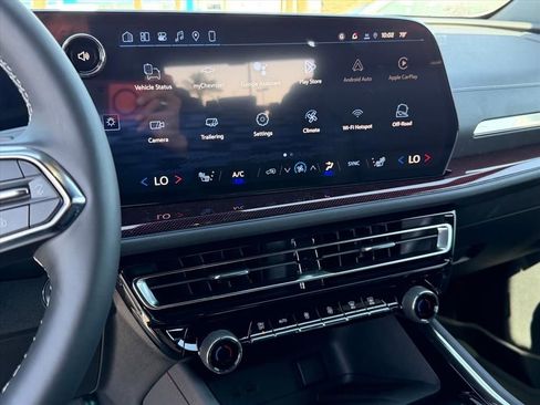 New 2026 Chevrolet Traverse Z71 w/ Driver Confidence Package AWD/4WD image 11