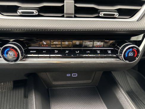 Used 2025 Chevrolet Equinox LT w/ Convenience Package II image 18