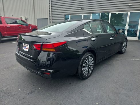 Used 2025 Nissan Altima 2.5 SV FWD image 6