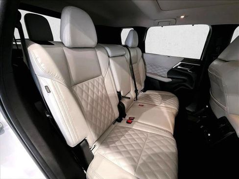 Used 2023 Mitsubishi Outlander SEL FWD image 29
