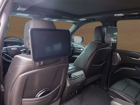 Certified 2023 Cadillac Escalade ESV Sport Platinum AWD/4WD image 26