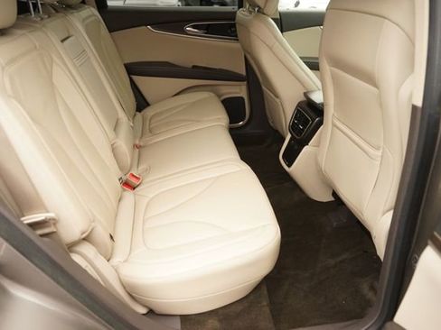 Used 2016 Lincoln MKX Reserve w/ Technology Package FWD image 16