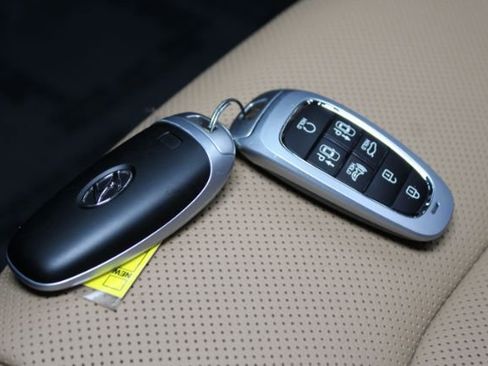 Used 2023 Hyundai Sonata Limited w/ Cargo Package image 16