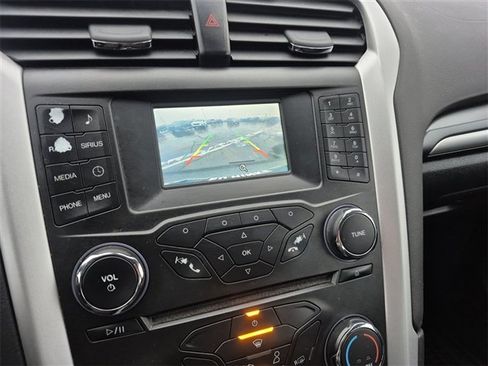 Used 2015 Ford Fusion SE image 14