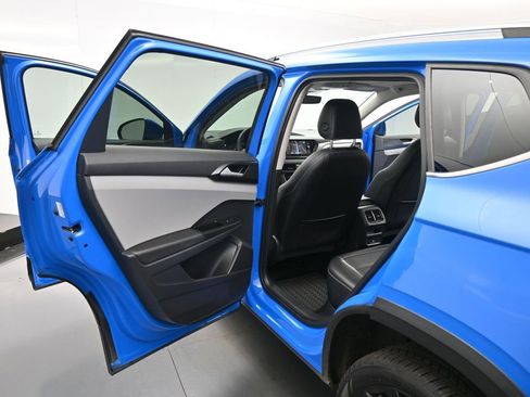 Used 2022 Volkswagen Taos SEL w/ Panoramic Sunroof Package image 18