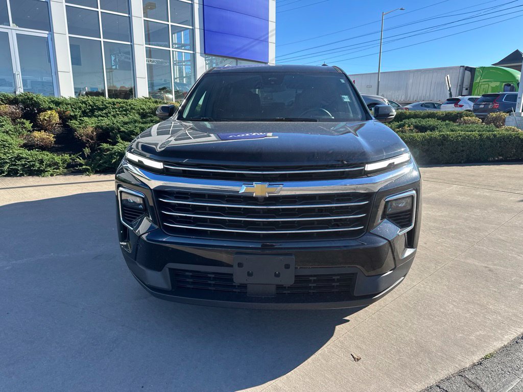 Used 2026 Chevrolet Traverse LT AWD/4WD image 2