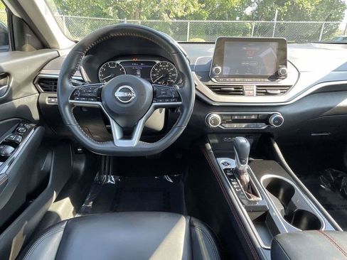 Used 2024 Nissan Altima 2.5 SR FWD image 17