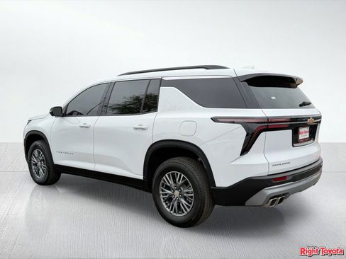 Used 2025 Chevrolet Traverse LT w/ Driver Confidence Package FWD image 4