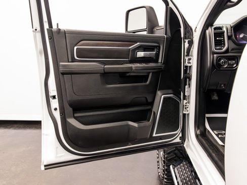 Used 2025 RAM 2500 Laramie AWD/4WD image 29
