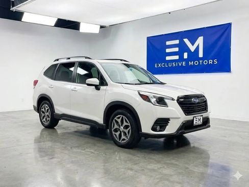 Used 2023 Subaru Forester Premium image 1