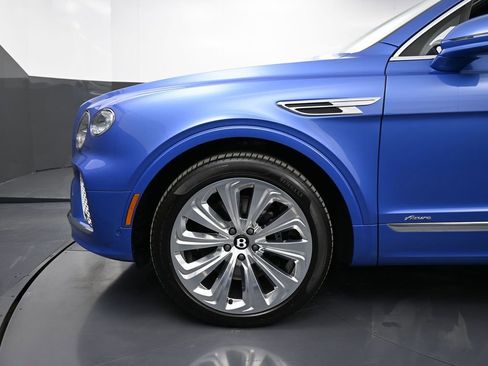 Used 2025 Bentley Bentayga image 12