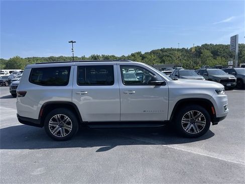 Used 2024 Jeep Wagoneer Series II image 45