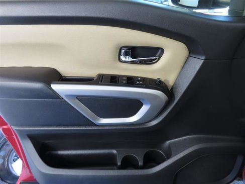 Used 2017 Nissan Titan SV image 16