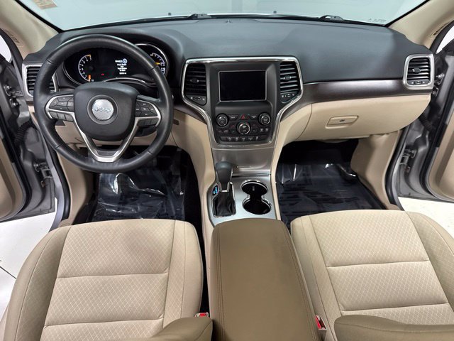 Used 2018 Jeep Grand Cherokee Laredo AWD/4WD image 2