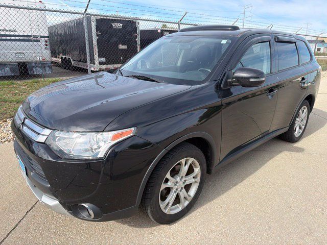 Used 2015 Mitsubishi Outlander SE AWD/4WD image 2