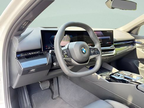 Used 2026 BMW 530i RWD image 8