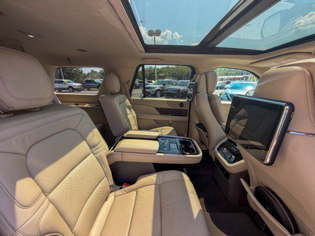Used 2019 Lincoln Navigator Reserve AWD/4WD image 27