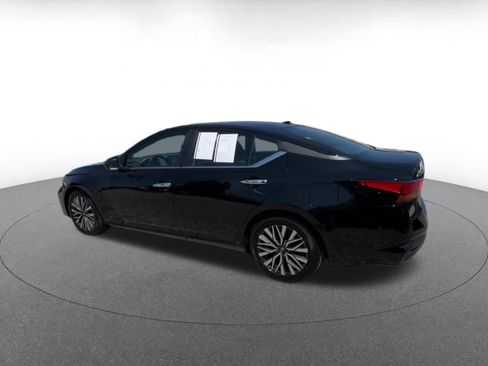 Used 2025 Nissan Altima 2.5 SV FWD image 9