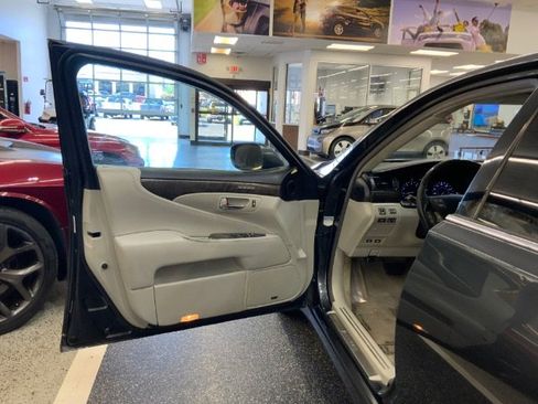 Used 2008 Lexus LS 460 L image 32