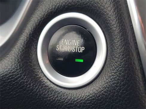 Used 2021 Chevrolet Traverse LS image 15