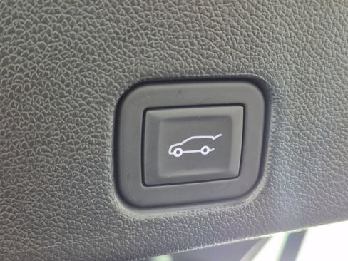 Used 2025 GMC Acadia Denali FWD image 31