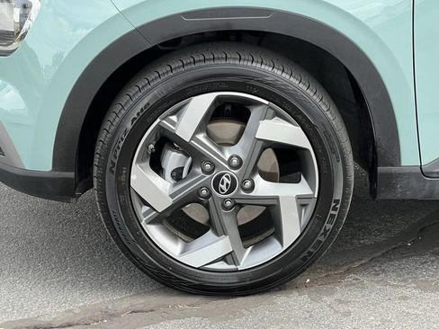 Used 2025 Hyundai Venue SEL FWD image 14